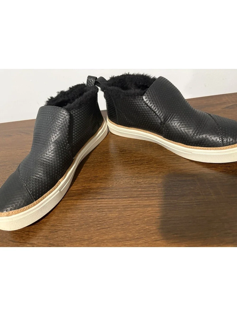 TOMS Women’s Size 8 Paxton Black Embossed Leather Faux Fur Lined Bootie